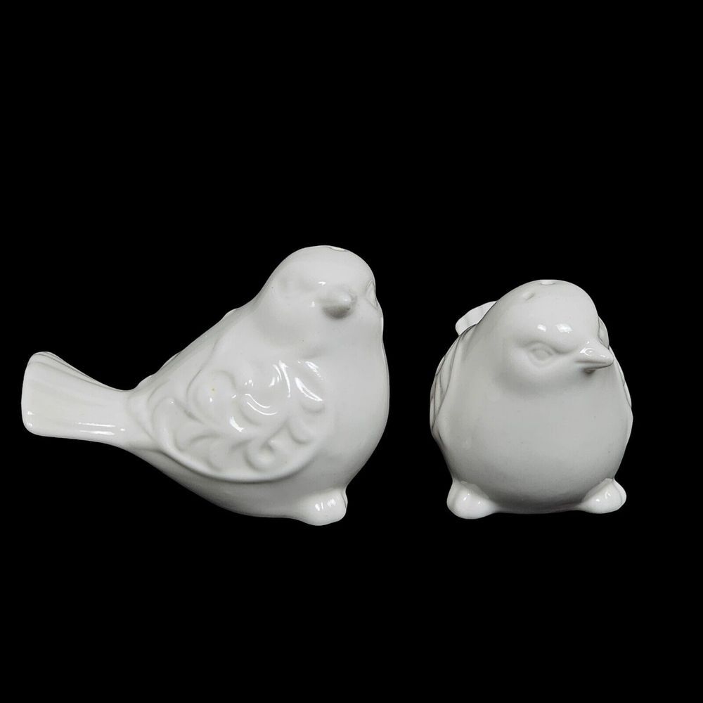Pier 1‎ Imports Birds Chickadees Ceramic White Glazed Salt Pepper Shakers